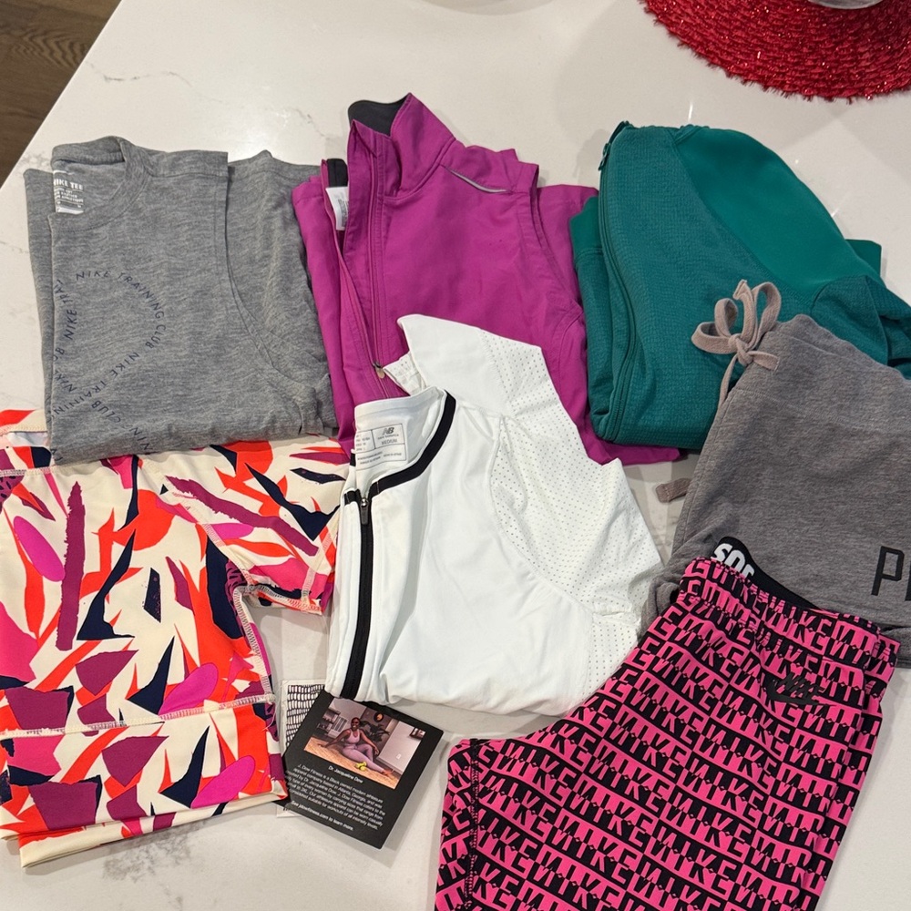 WOMENS BUNDLE OF ATHLETIC CLOTHING